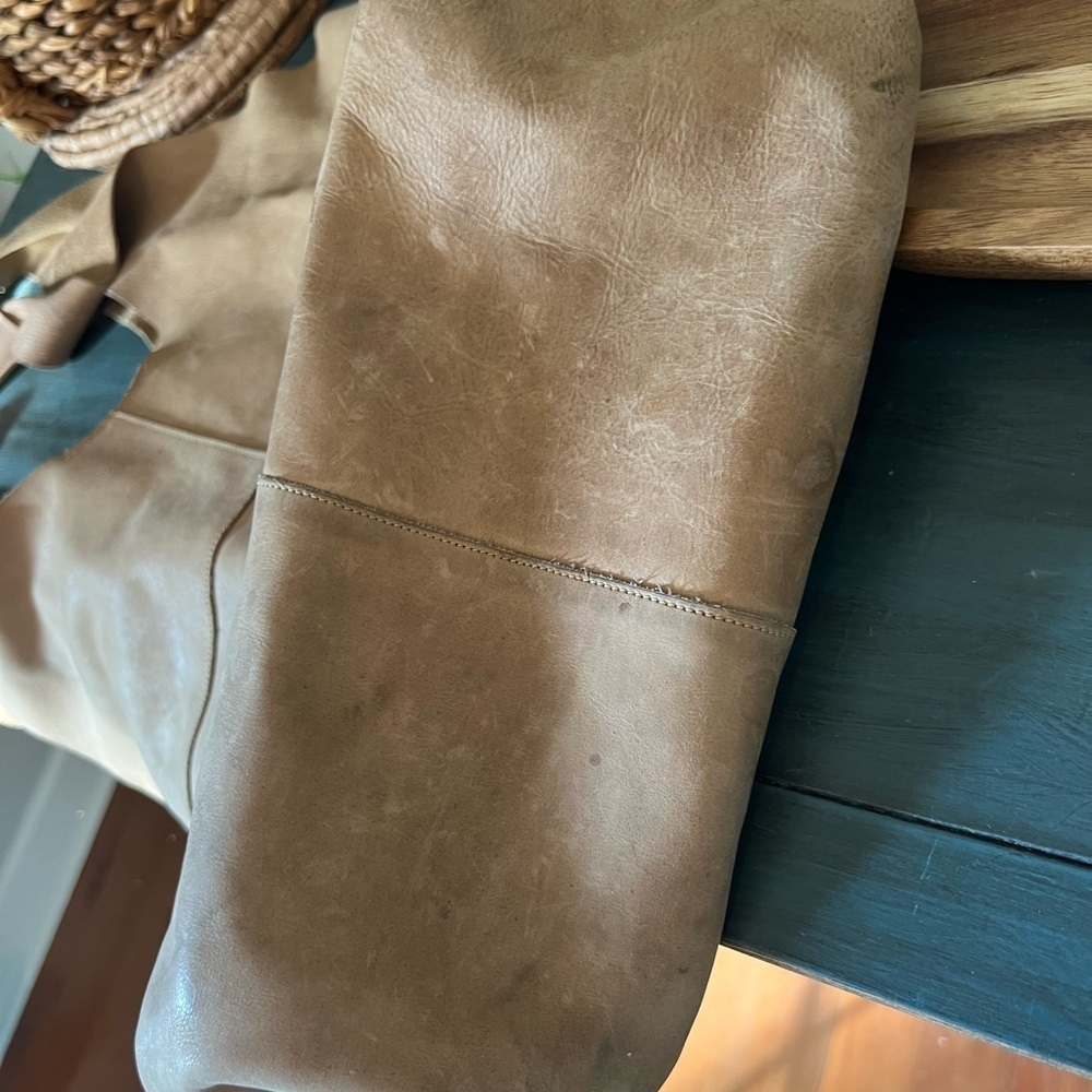 Banana Republic Factory / GAP Vegan Suede Lotus Tote Biscotti Color - Picture 7 of 14